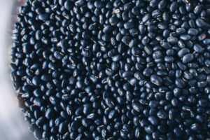 High-resolution close-up of nutritious organic black beans, perfect for healthy recipes.